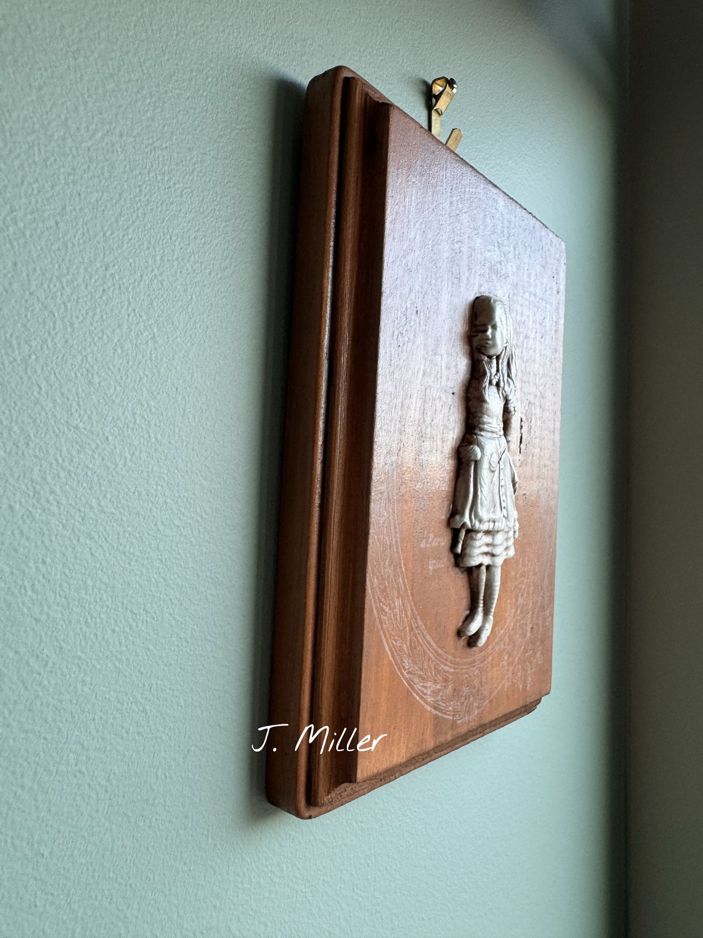 Alice In Wonderland Inspired Mini Gallery Wall Plaque